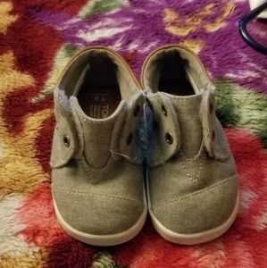 Toms baby shoes